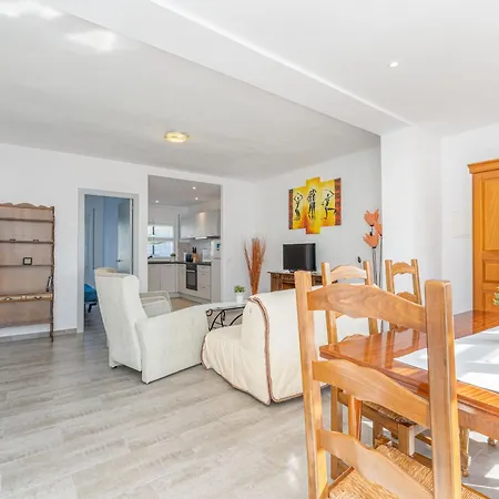 Casa Luminosa Con Amplia Terraza En Roses, Cerca De La Playa Y Bien Equipada - Hisp-288-42 * Roses