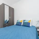Casa Luminosa Con Amplia Terraza En Roses, Cerca De La Playa Y Bien Equipada - Hisp-288-42 *