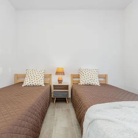 Holiday home Casa Luminosa Con Amplia Terraza En Roses, Cerca De La Playa Y Bien Equipada - Hisp-288-42