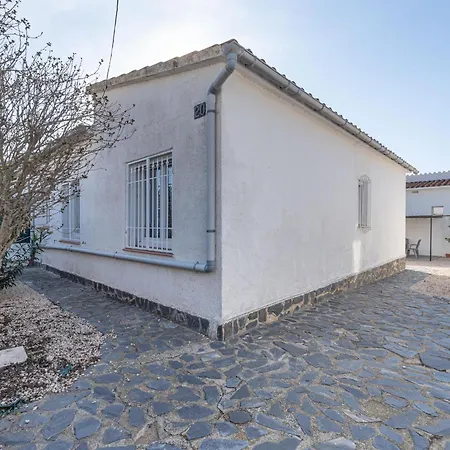 Casa Luminosa Con Amplia Terraza En Roses, Cerca De La Playa Y Bien Equipada - Hisp-288-42 Holiday home
