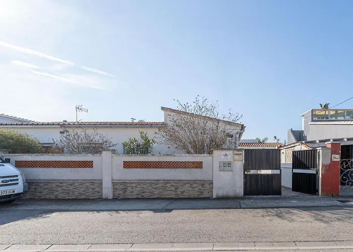 Casa Luminosa Con Amplia Terraza En Roses, Cerca De La Playa Y Bien Equipada - Hisp-288-42 * Roses